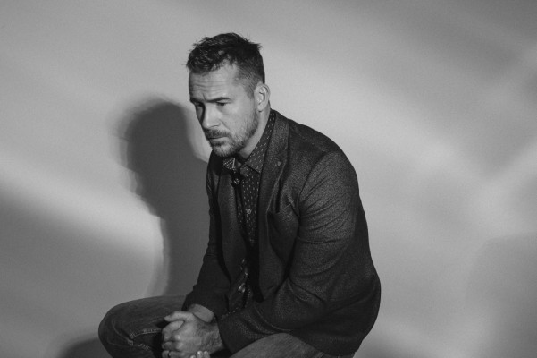 Barry Sloane  pic #1223015