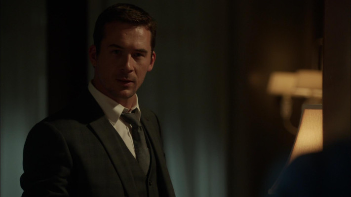 Barry Sloane  pic #1255713