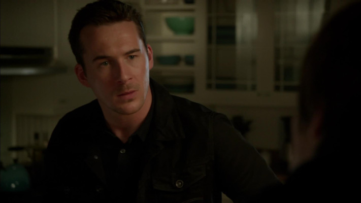 Barry Sloane  pic #1221533