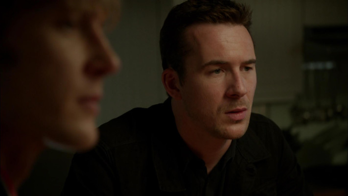 Barry Sloane  pic #1221536
