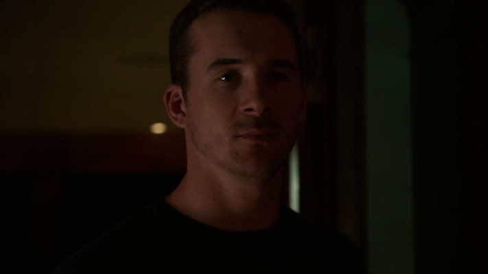 Barry Sloane  pic #1217693
