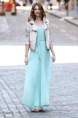 Behati Prinsloo pic #611095