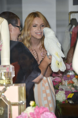 Bella Thorne pic #790022