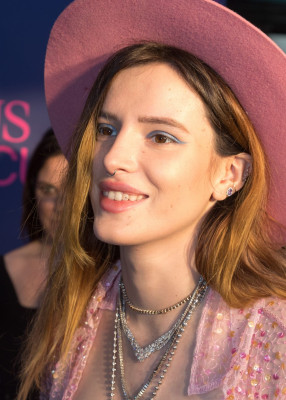 Bella Thorne pic #1102269