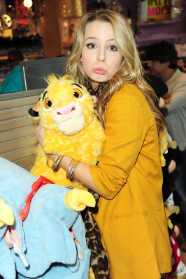 photo 9 in Bridgit Mendler gallery [id604625] 2013-05-21 00:00:00