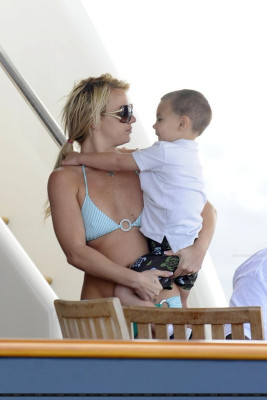 photo 21 in Britney gallery [id215216] 2009-12-17 00:00:00
