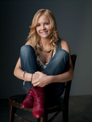 Brittany Robertson pic #491467