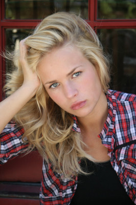 Brittany Robertson pic #491470