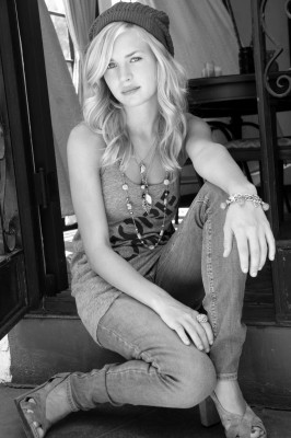 Brittany Robertson pic #492799