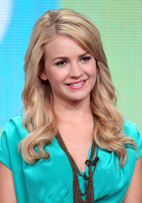 Brittany Robertson pic #492517