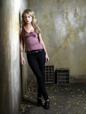 Brittany Robertson pic #491465