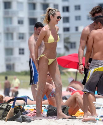 Candice Swanepoel pic #613377