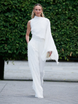 Candice Swanepoel at Oscar's Pre-Spring 2025 show