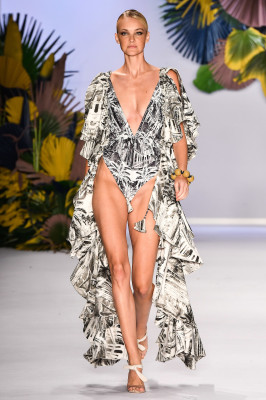 Caroline Trentini pic #1288224