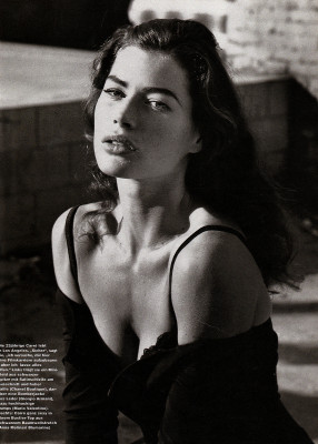 Carre Otis pic #213359
