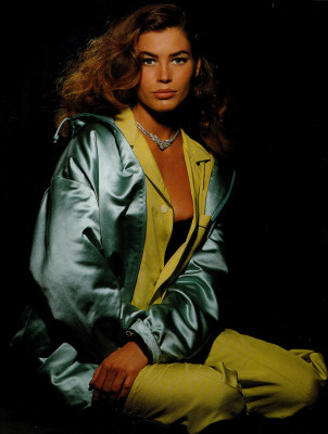 Carre Otis pic #202807