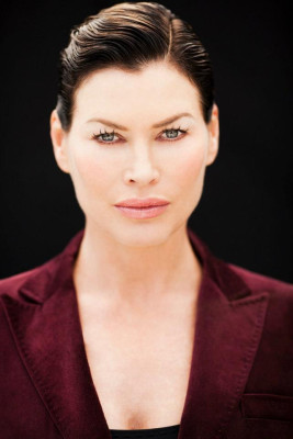 Carre Otis pic #524995