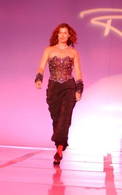 Carre Otis pic #503101