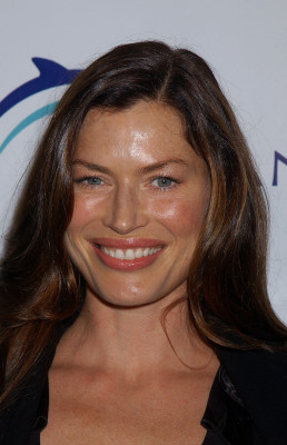 Carre Otis pic #503102