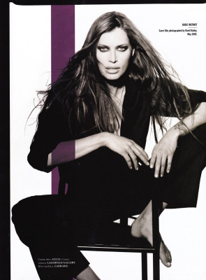 Carre Otis pic #309218