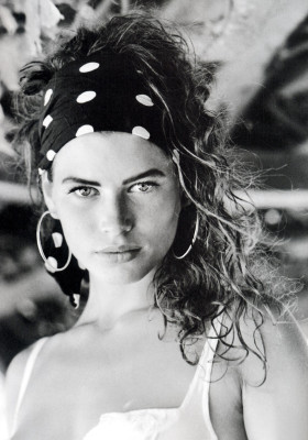 Carre Otis pic #390277
