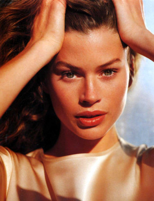 Carre Otis pic #210363