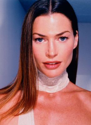 Carre Otis pic #25439
