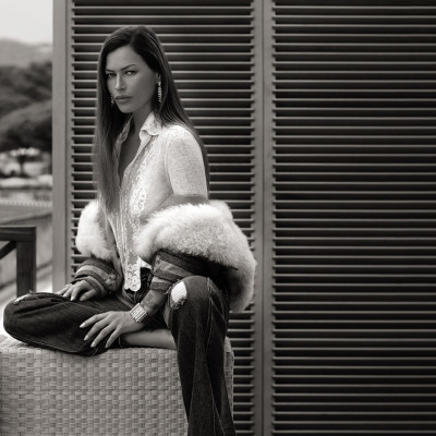 Carre Otis pic #395173