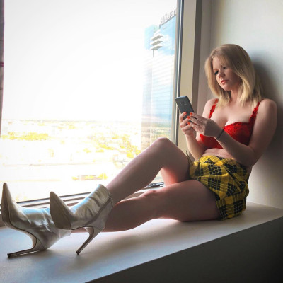 Carrie Keagan pic #1160890