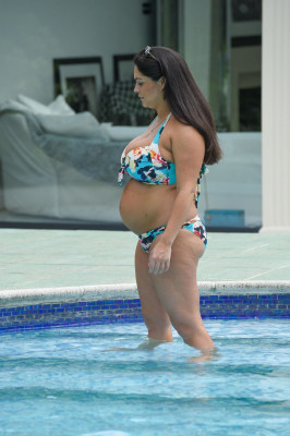 photo 5 in Casey Batchelor gallery [id1050157] 2018-07-16 00:00:00