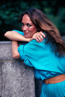 Catherine Bach pic #501308