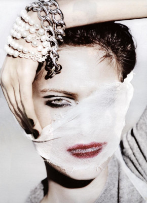 Catherine McNeil pic #108348