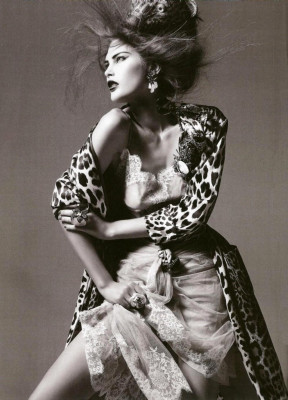 Catherine McNeil pic #103875