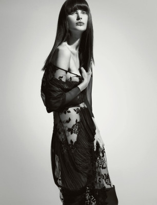 Catherine McNeil pic #878417