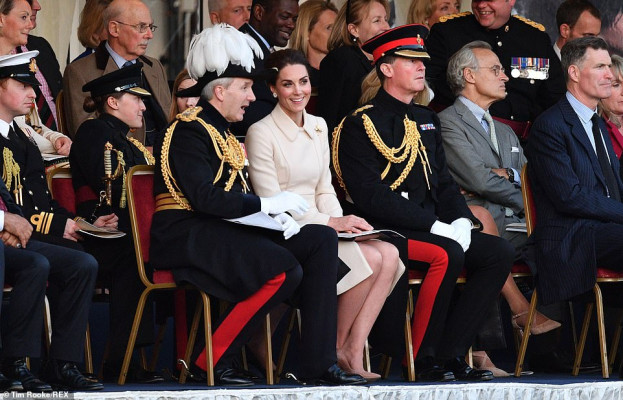 Catherine, Duchess of Cambridge pic #1144118