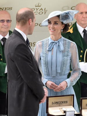 Catherine, Duchess of Cambridge pic #1146918