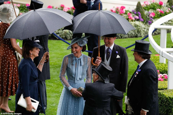 Catherine, Duchess of Cambridge pic #1146899