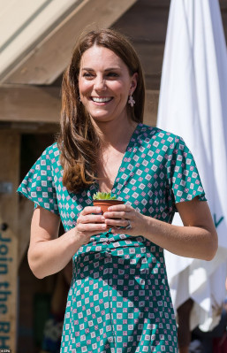 Catherine, Duchess of Cambridge pic #1154094