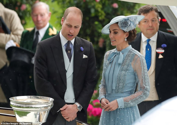 Catherine, Duchess of Cambridge pic #1146900