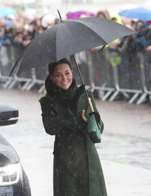 Catherine, Duchess of Cambridge pic #1113028