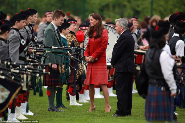 Catherine, Duchess of Cambridge pic #705363