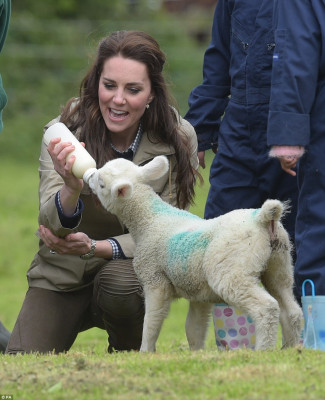 Catherine, Duchess of Cambridge pic #930358