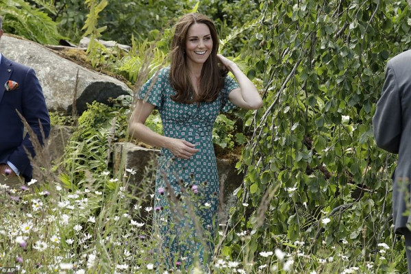 Catherine, Duchess of Cambridge pic #1154095