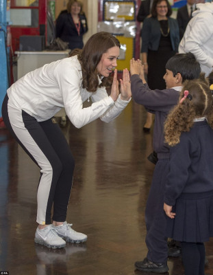 Catherine, Duchess of Cambridge pic #1000765