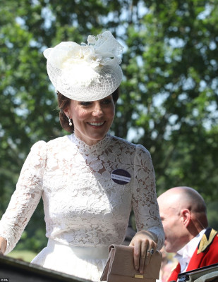 Catherine, Duchess of Cambridge pic #945119