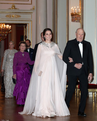 Catherine, Duchess of Cambridge pic #1004400