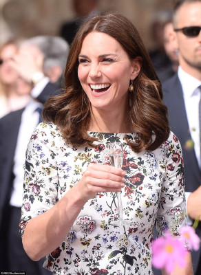 Catherine, Duchess of Cambridge pic #953734