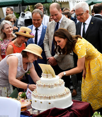 Catherine, Duchess of Cambridge pic #953742