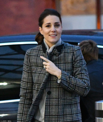 Catherine, Duchess of Cambridge pic #985032