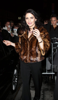 photo 13 in Catherine Zeta Jones gallery [id228894] 2010-01-21 00:00:00